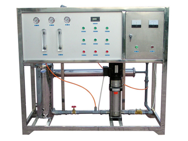 2 單級(jí)反滲透主機(jī)(1噸 小時(shí)）.jpg